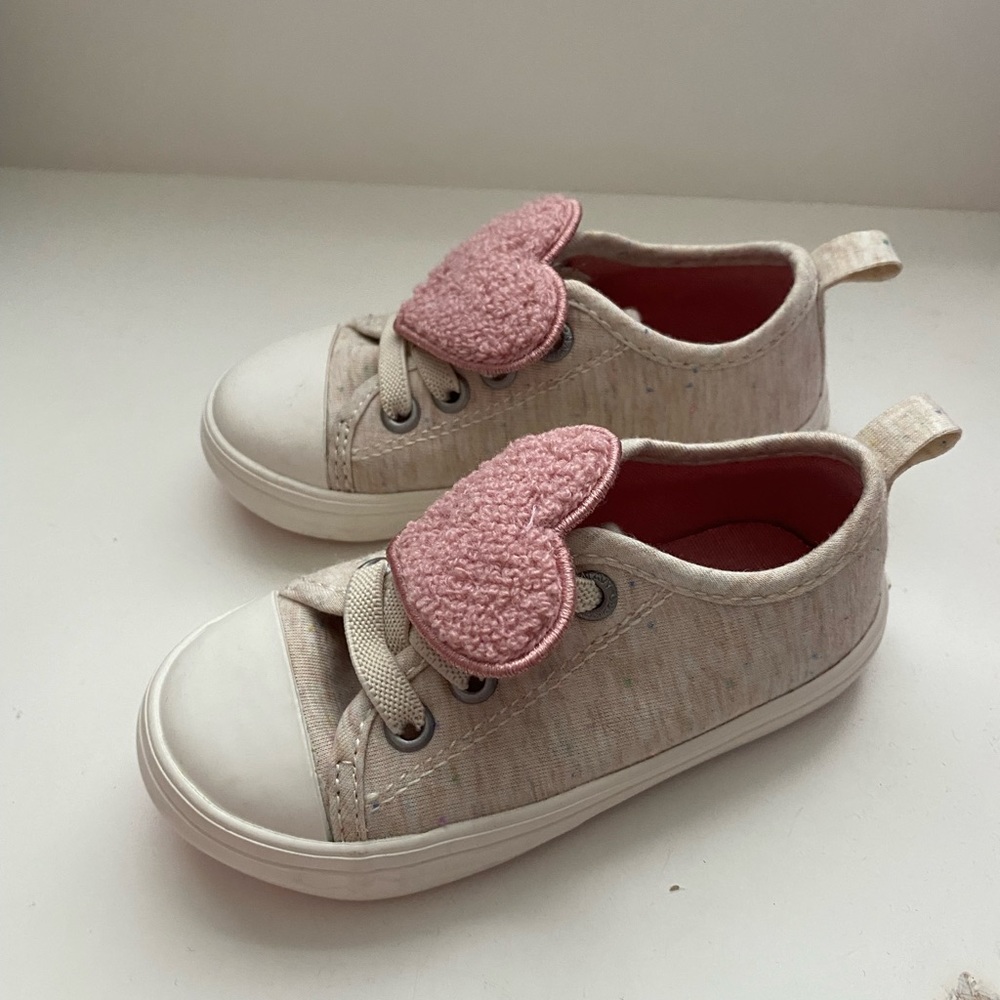 Zapatitos para niña color crema , semi nuevos